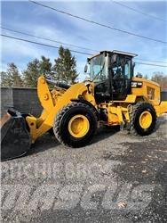 CAT 930M Kolové nakladače