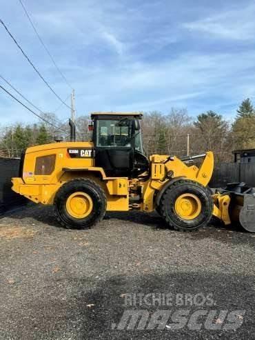 CAT 930M Kolové nakladače