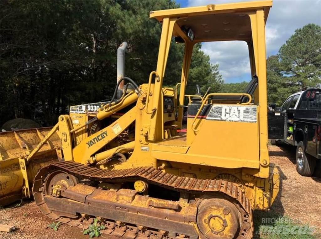 CAT 933C Pásové dozery