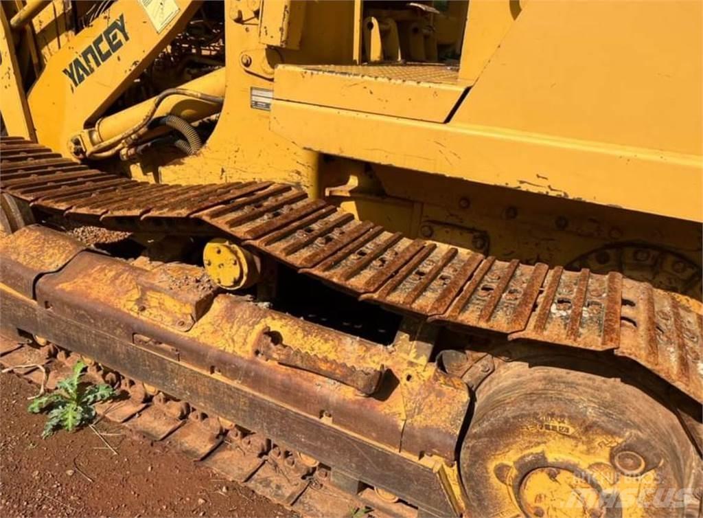CAT 933C Pásové dozery