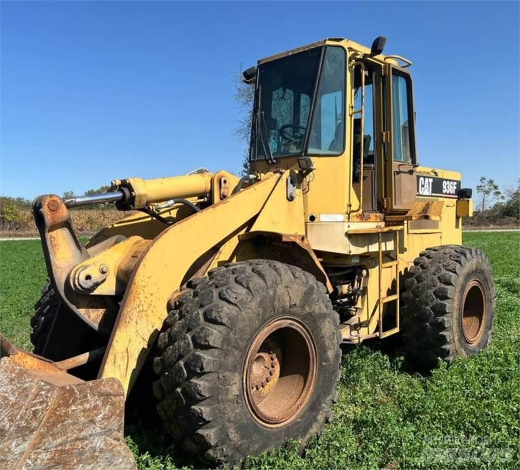 CAT 936F Kolové nakladače