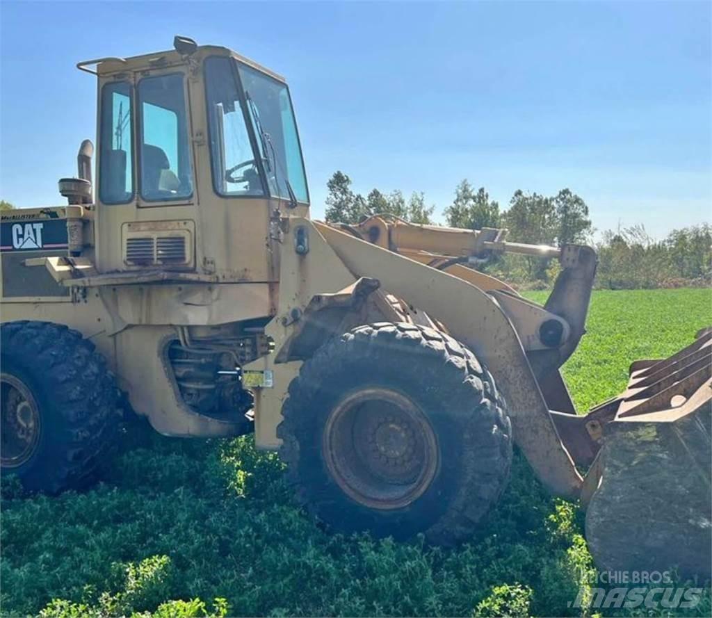 CAT 936F Kolové nakladače