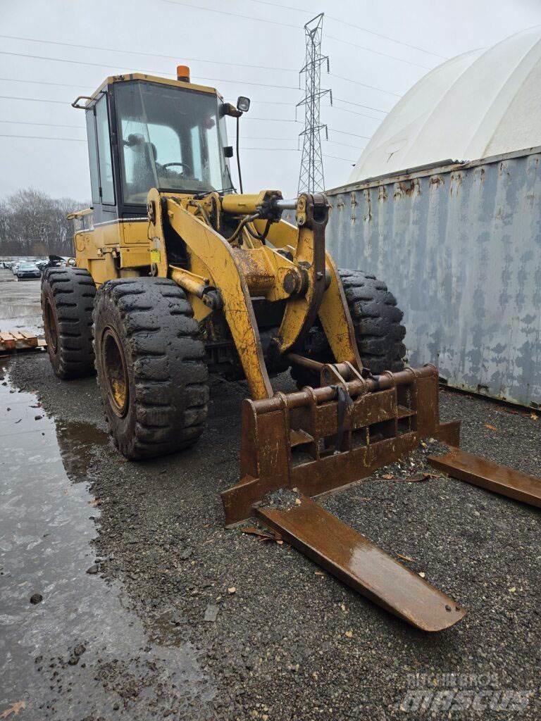 CAT 938F Kolové nakladače