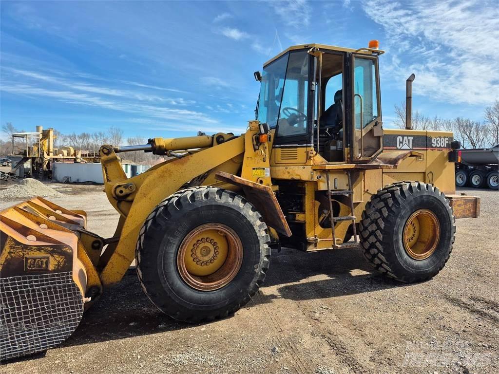 CAT 938F Kolové nakladače
