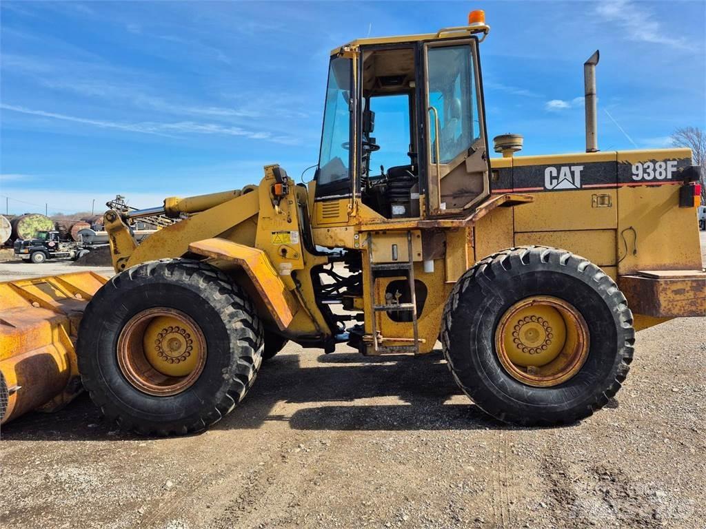 CAT 938F Kolové nakladače