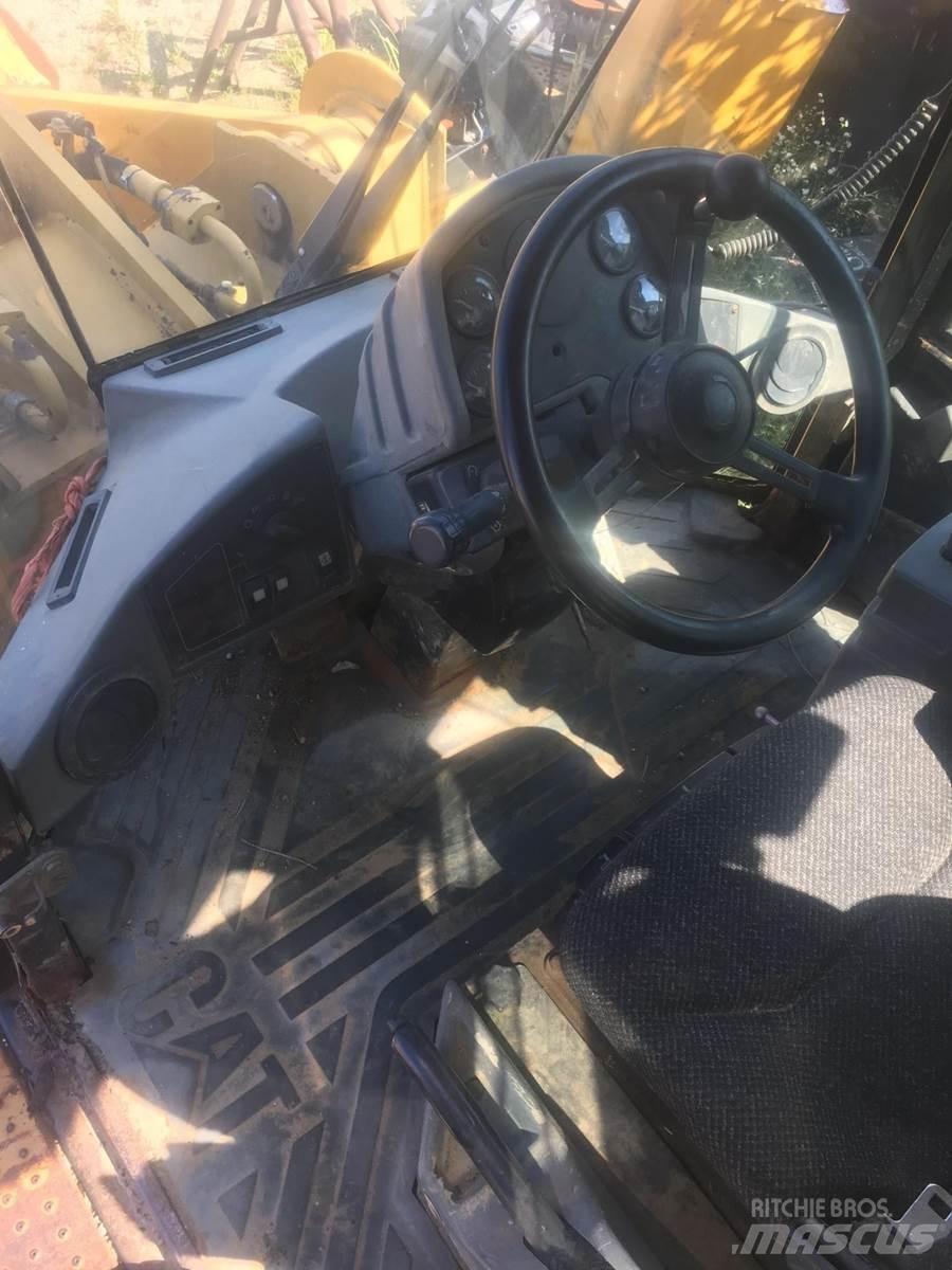 CAT 938G Kolové nakladače