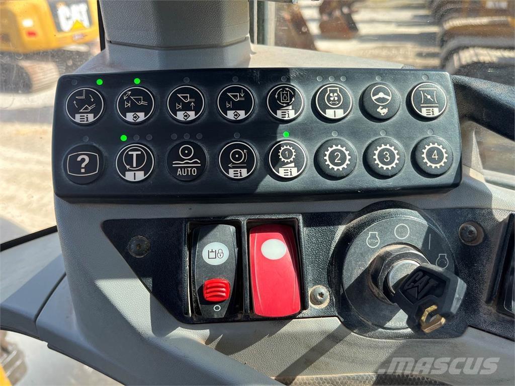 CAT 938K Kolové nakladače