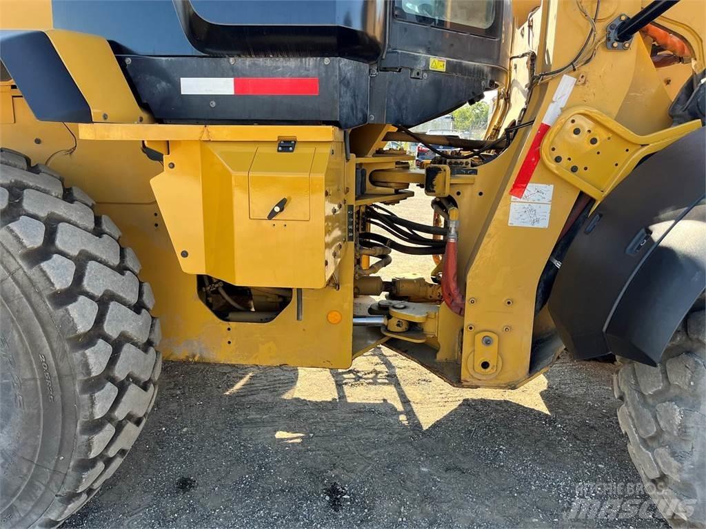 CAT 938M Kolové nakladače