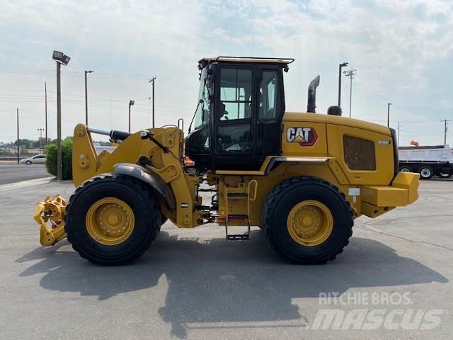 CAT 938M Kolové nakladače