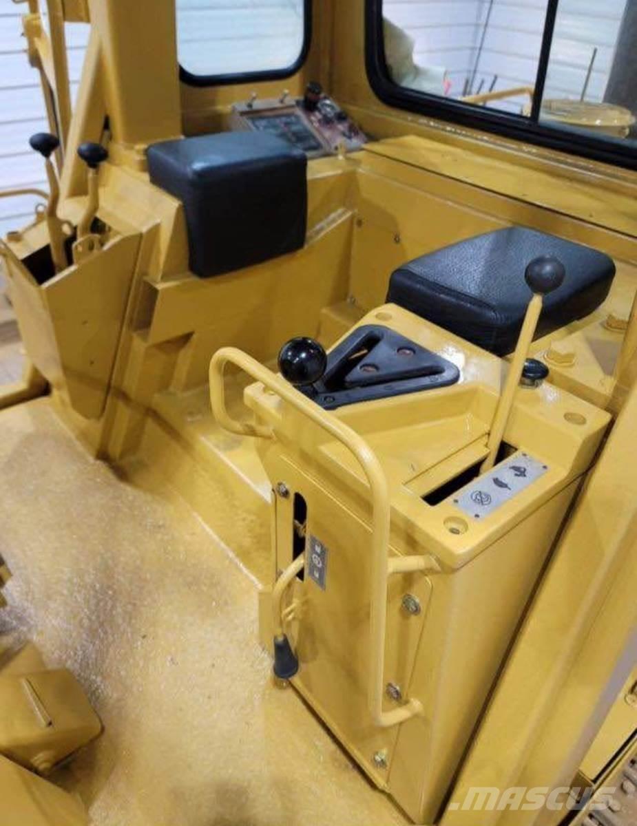 CAT 943 Pásové nakladače