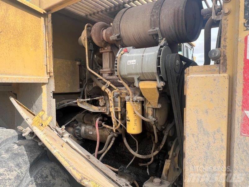 CAT 950B Kolové nakladače