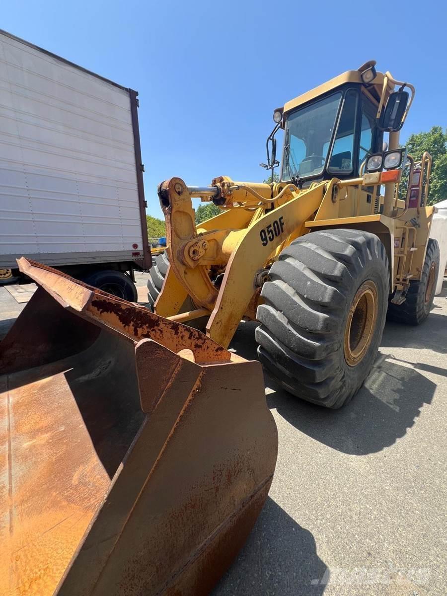 CAT 950F Kolové nakladače