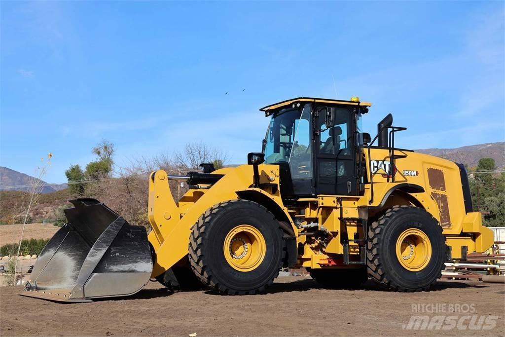 CAT 950M Kolové nakladače