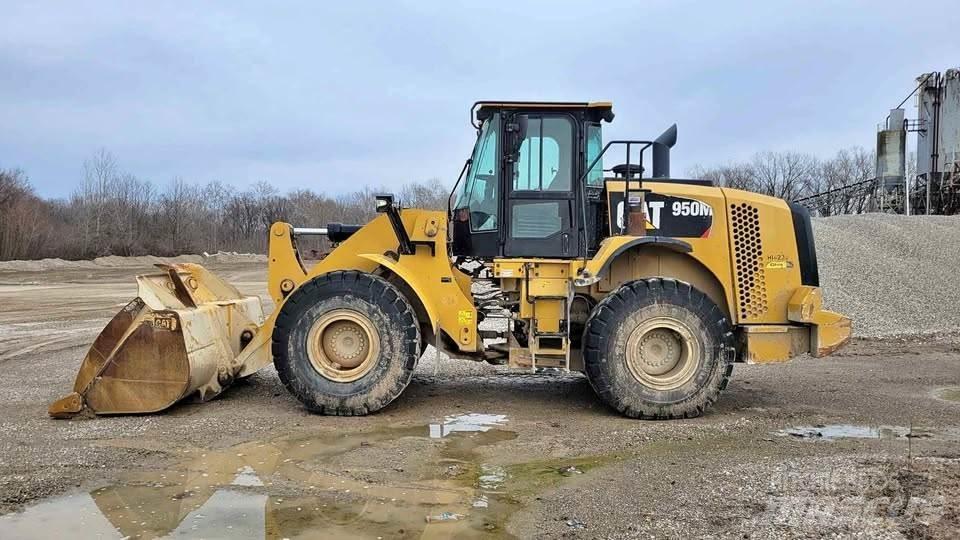 CAT 950M Kolové nakladače