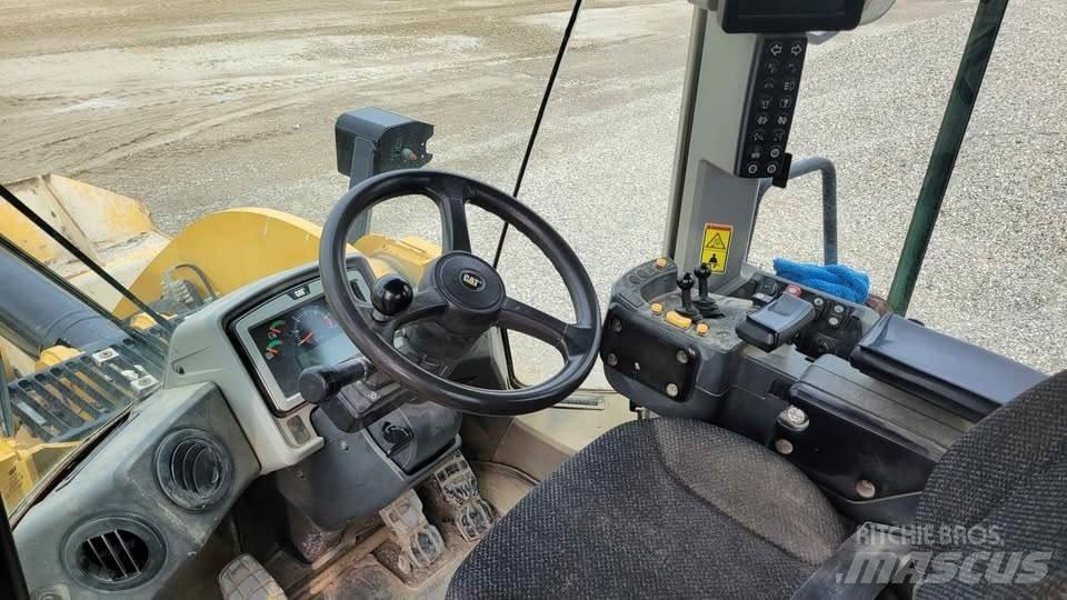 CAT 950M Kolové nakladače