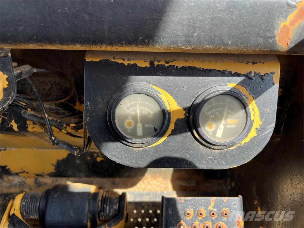 CAT 953 Pásové nakladače