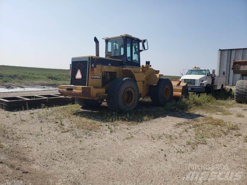 CAT 960F Kolové nakladače