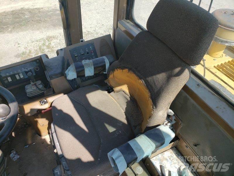 CAT 960F Kolové nakladače