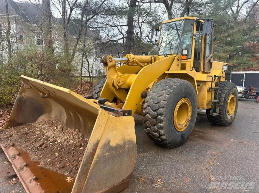 CAT 960F Kolové nakladače