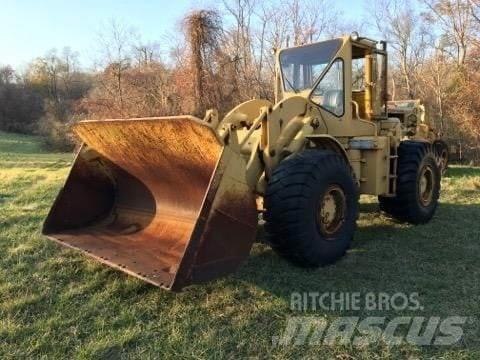 CAT 966 Kolové nakladače