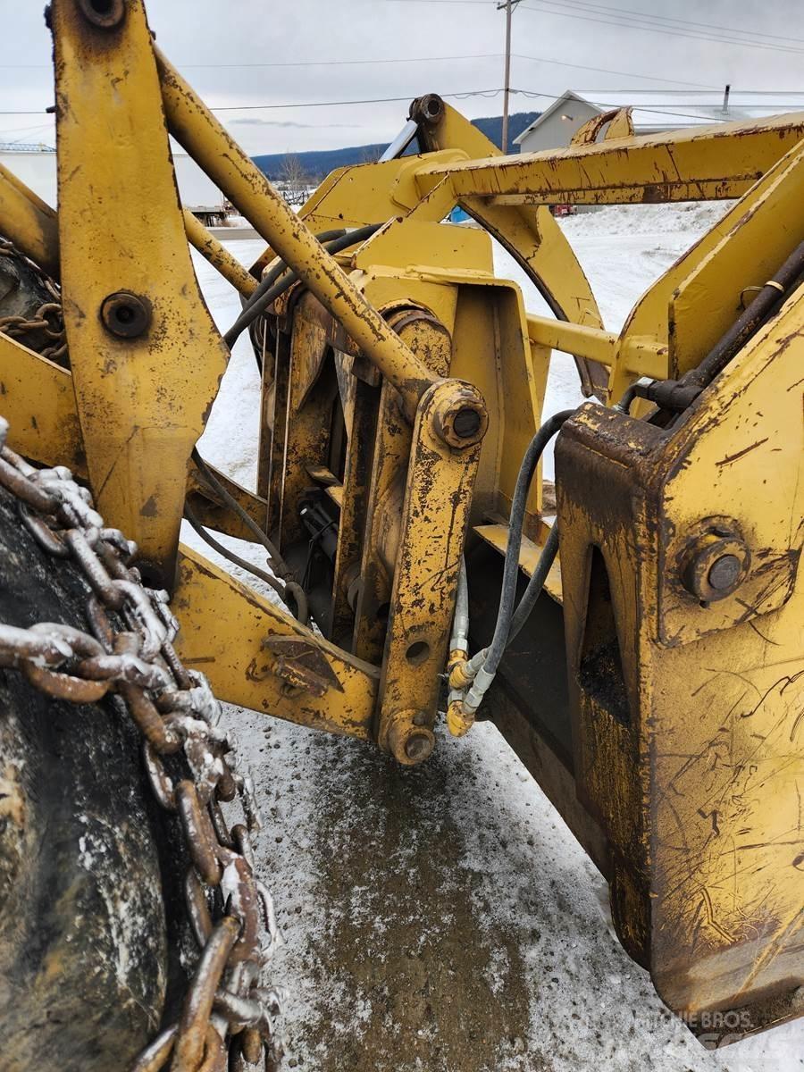 CAT 966C Kolové nakladače