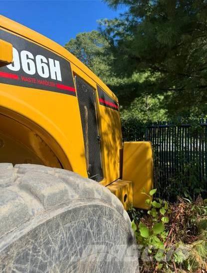 CAT 966H Kolové nakladače