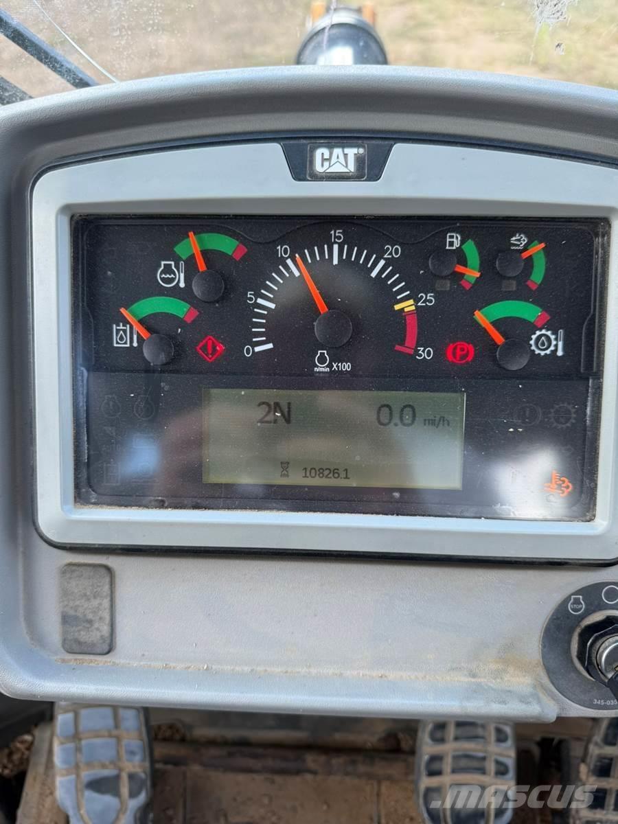 CAT 966M Kolové nakladače