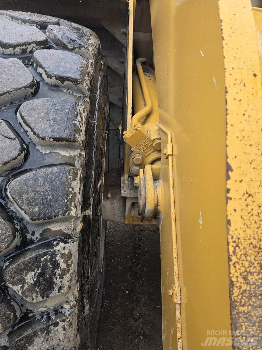 CAT 972H Kolové nakladače