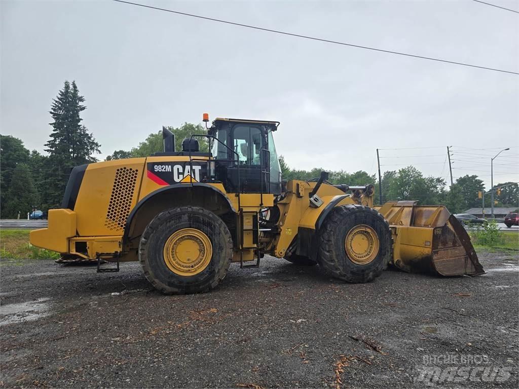 CAT 982M Kolové nakladače