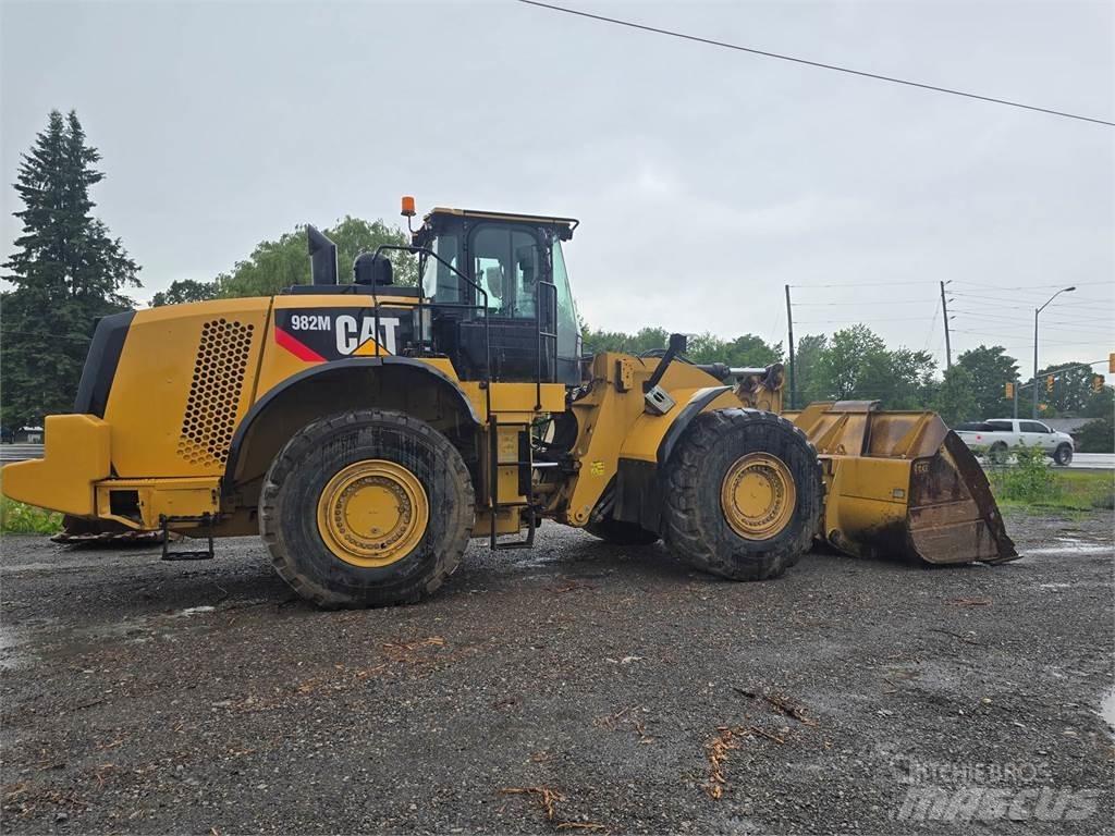 CAT 982M Kolové nakladače