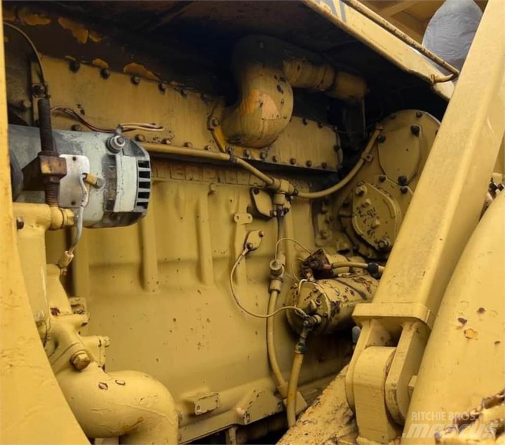 CAT 988 Kolové nakladače