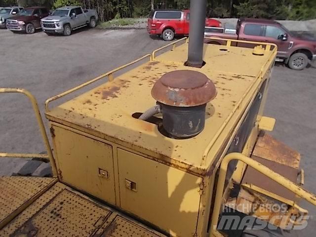 CAT 988B Kolové nakladače