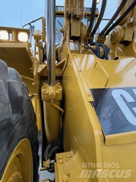 CAT 988B Kolové nakladače