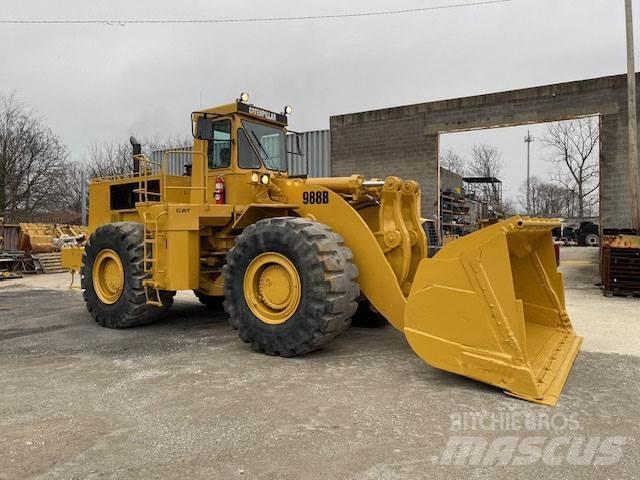 CAT 988B Kolové nakladače