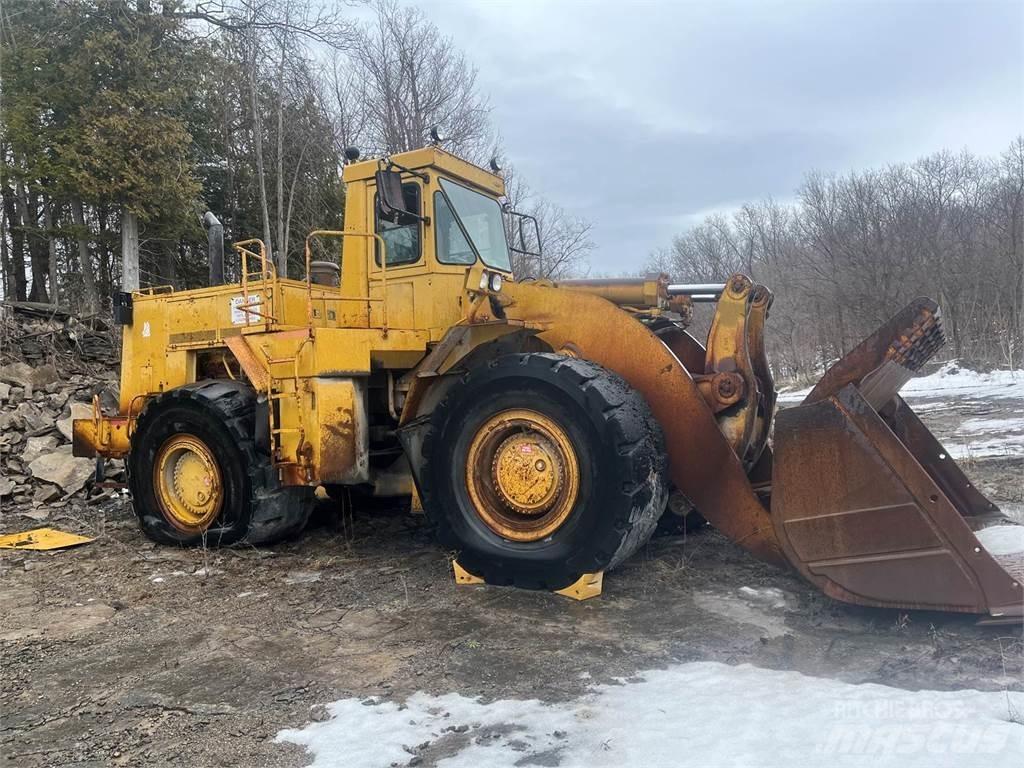 CAT 988B Kolové nakladače