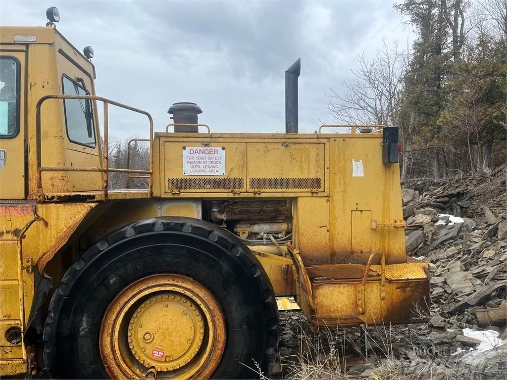 CAT 988B Kolové nakladače