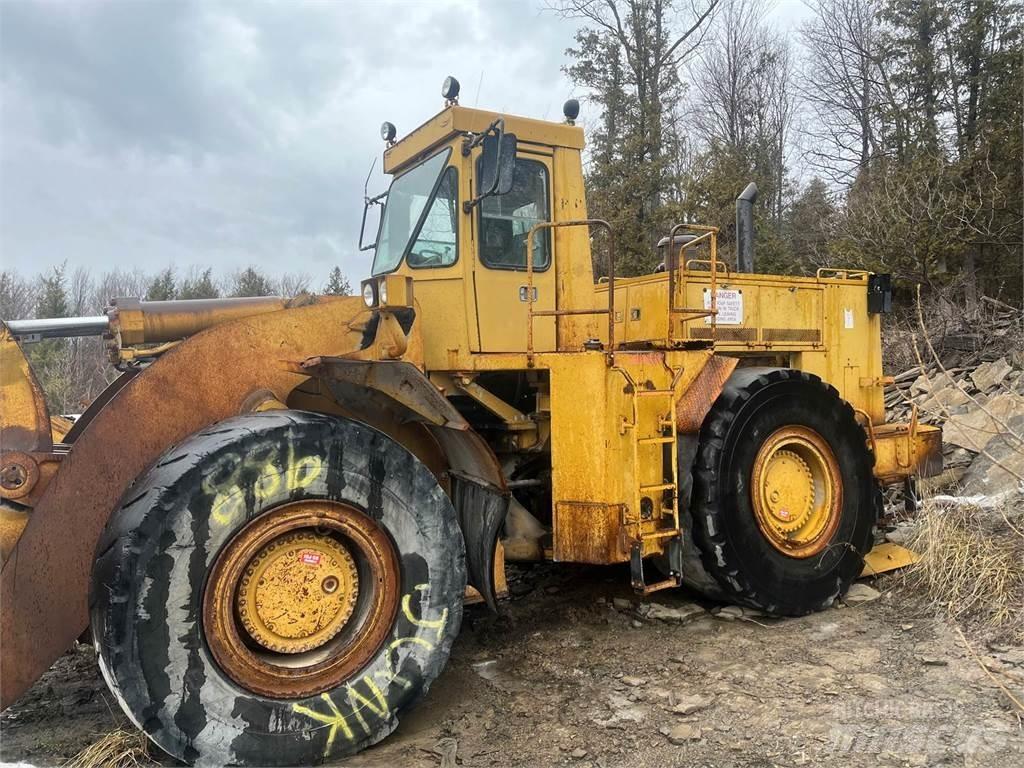 CAT 988B Kolové nakladače