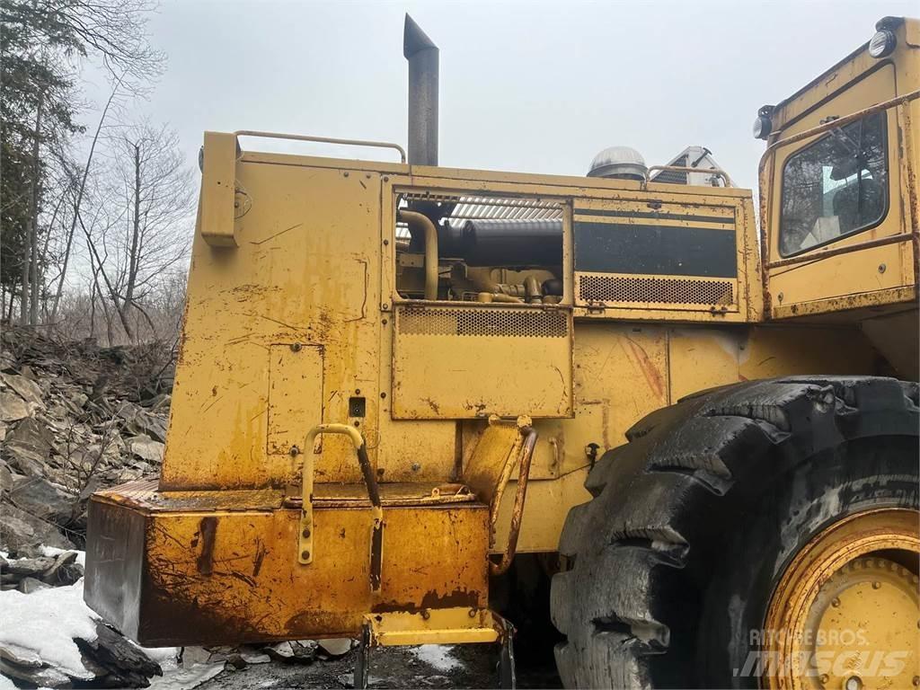 CAT 988B Kolové nakladače