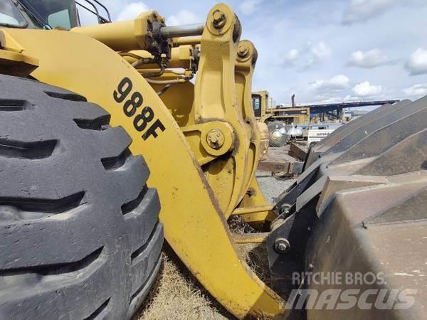 CAT 988F Kolové nakladače