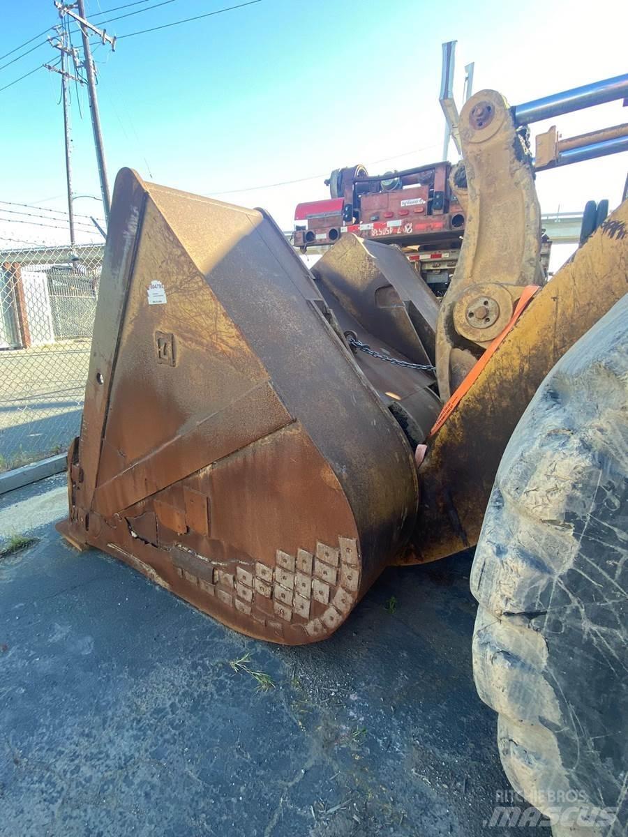 CAT 988F Kolové nakladače