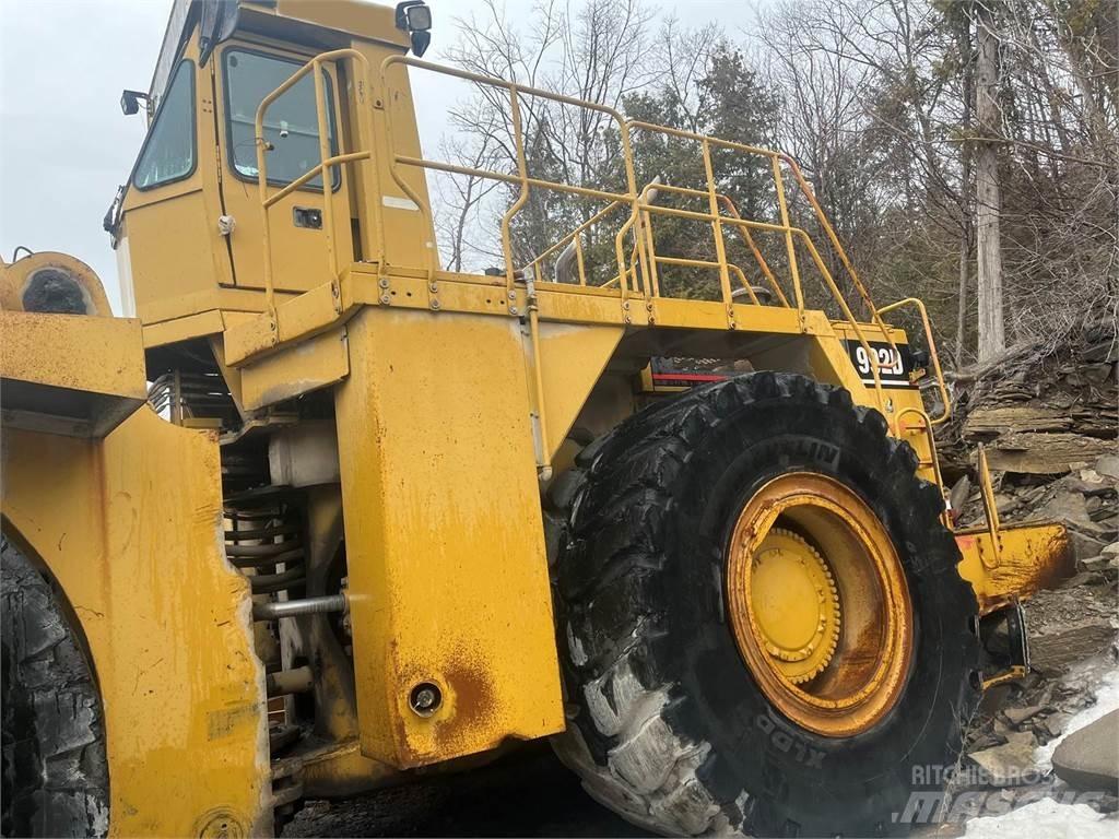 CAT 992D Kolové nakladače