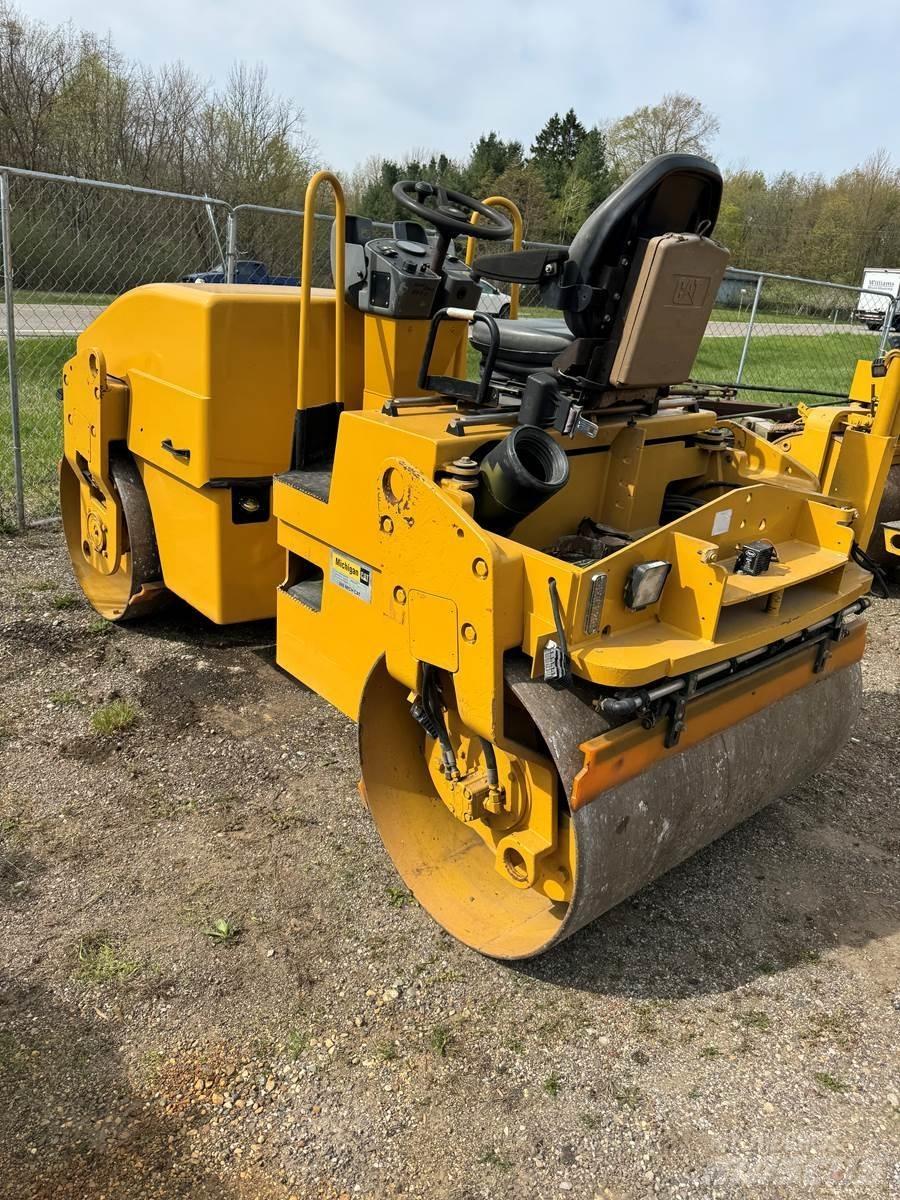CAT CB34 Finišery
