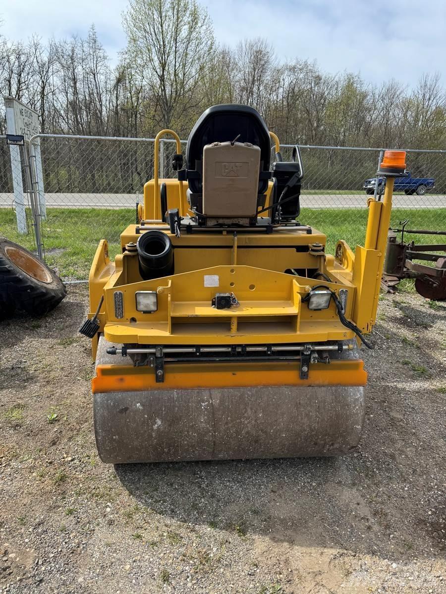 CAT CB34 Finišery