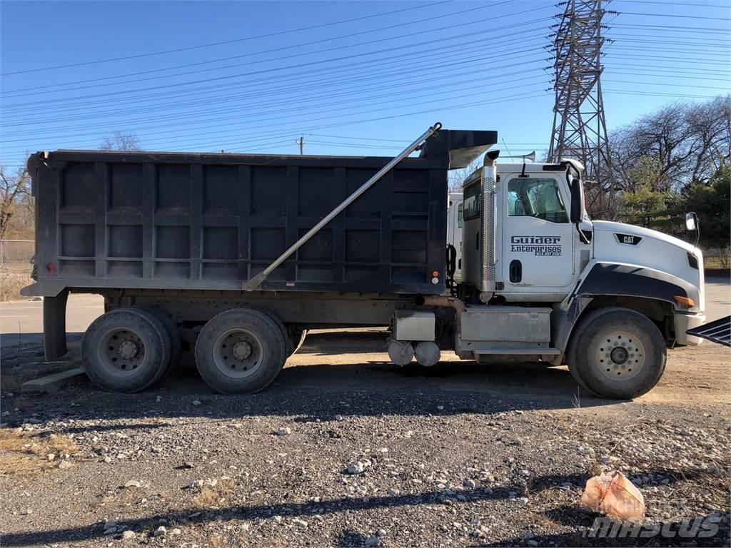 CAT CT660 Sklápěče