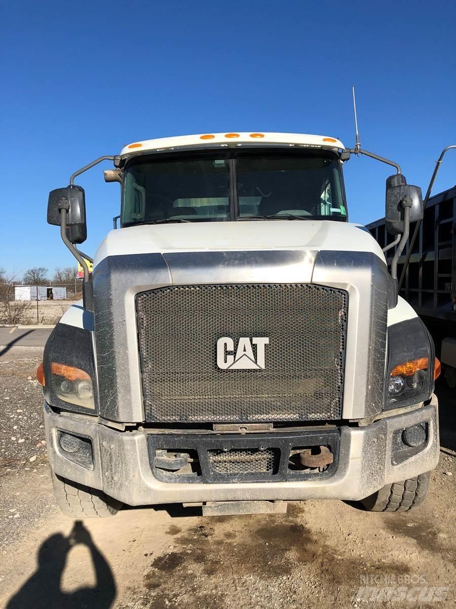 CAT CT660 Sklápěče