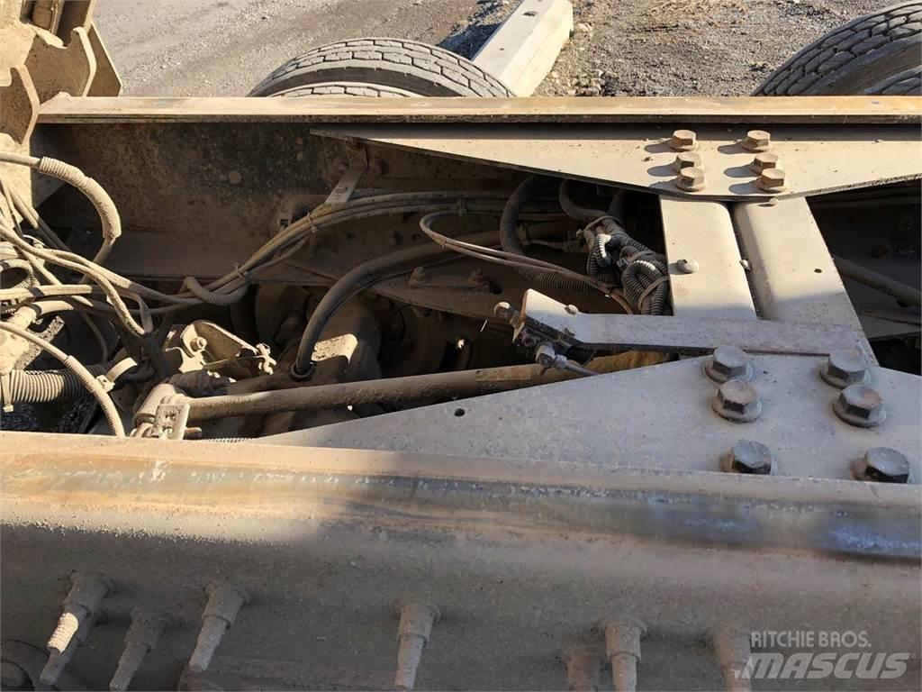 CAT CT660 Sklápěče