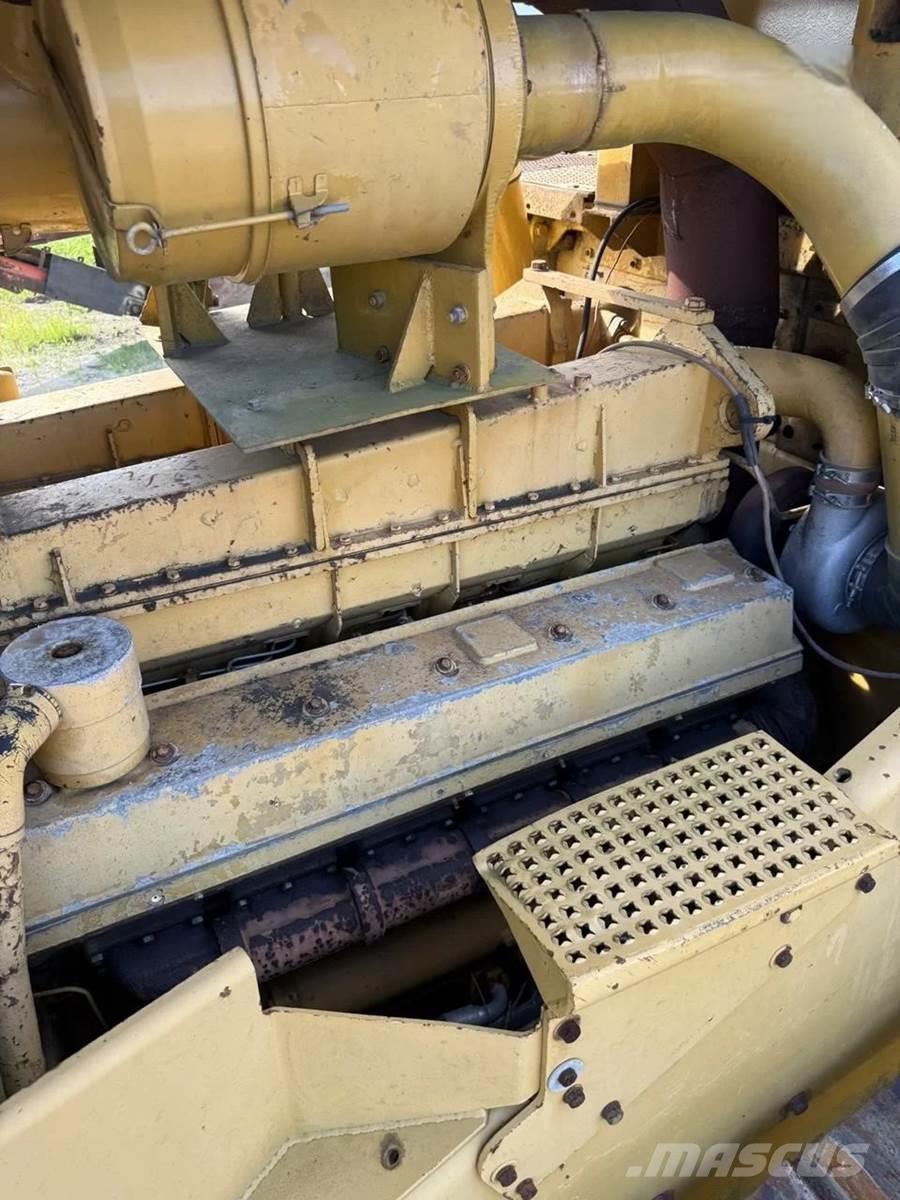 CAT D10 Pásové dozery