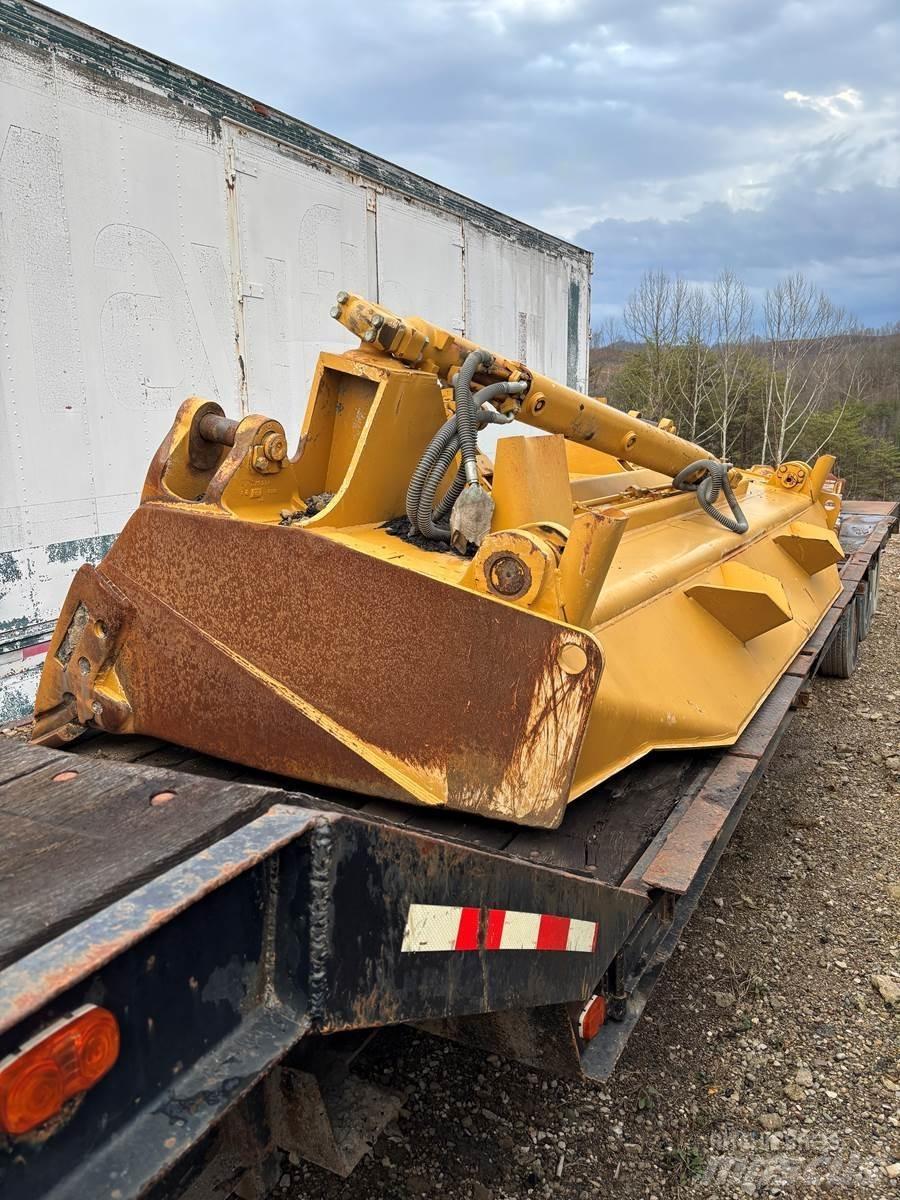 CAT D10R Pásové dozery