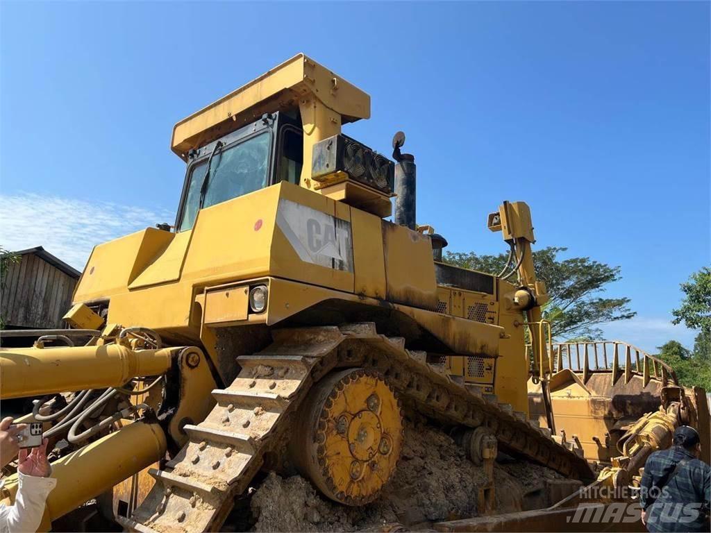 CAT D10T Pásové dozery