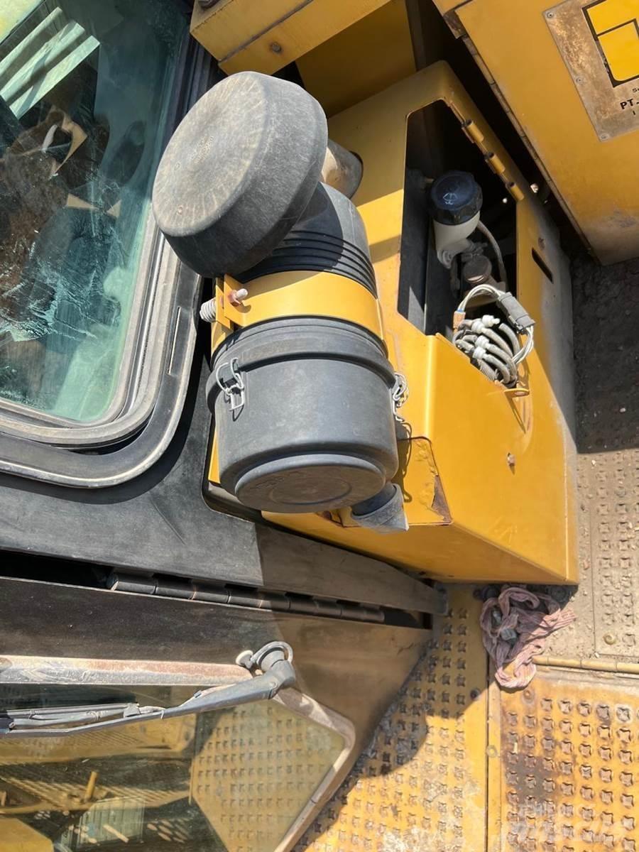 CAT D10T Pásové dozery